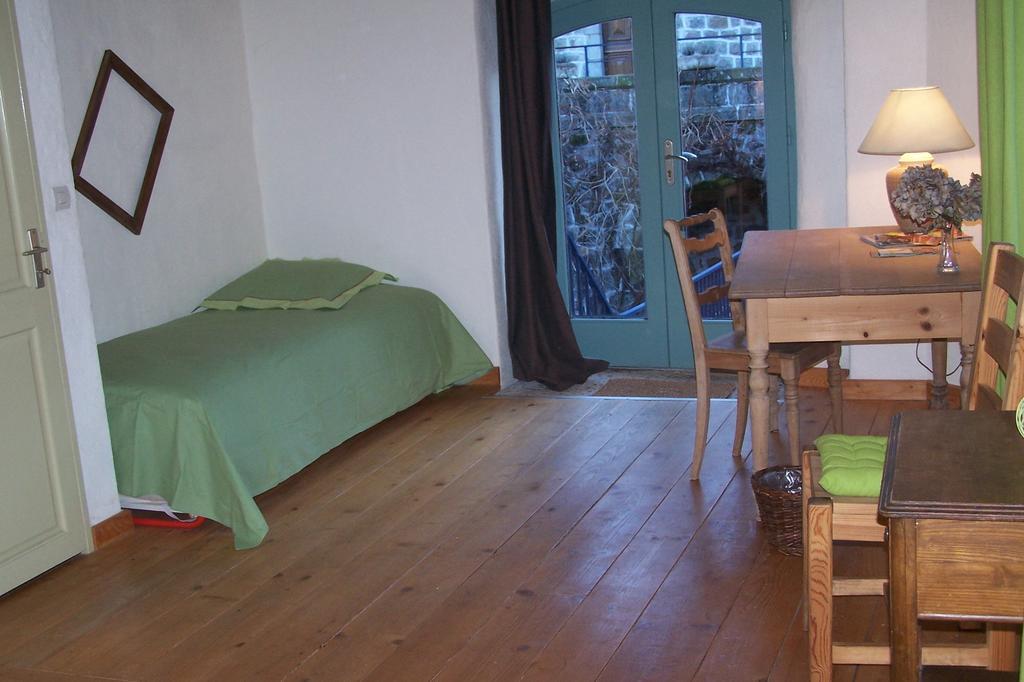 Salomony Chambre D'Hotes Marcols-les-Eaux Exterior foto