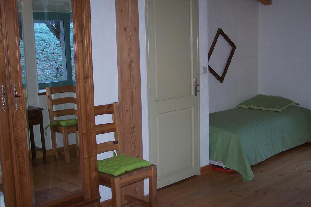 Salomony Chambre D'Hotes Marcols-les-Eaux Exterior foto