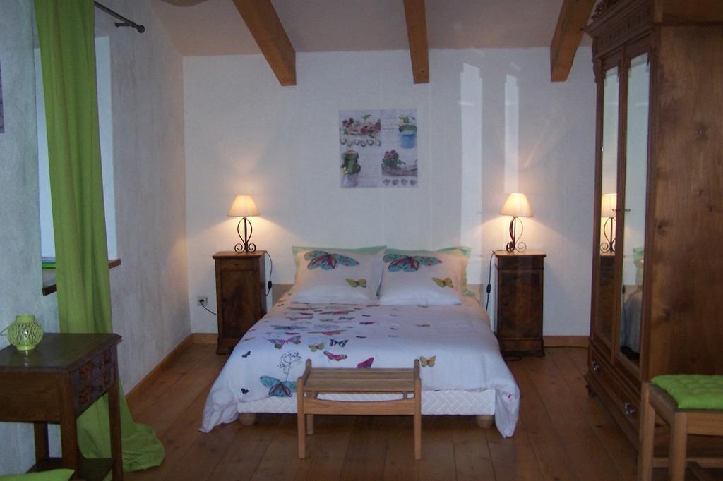 Salomony Chambre D'Hotes Marcols-les-Eaux Habitación foto